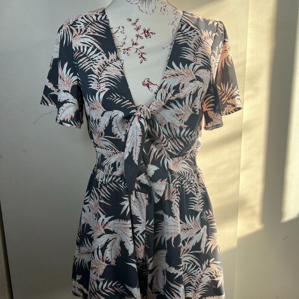 Pink Lily Tropical Print Romper Medium Tie Front Short Sleeve Vacation Outfit